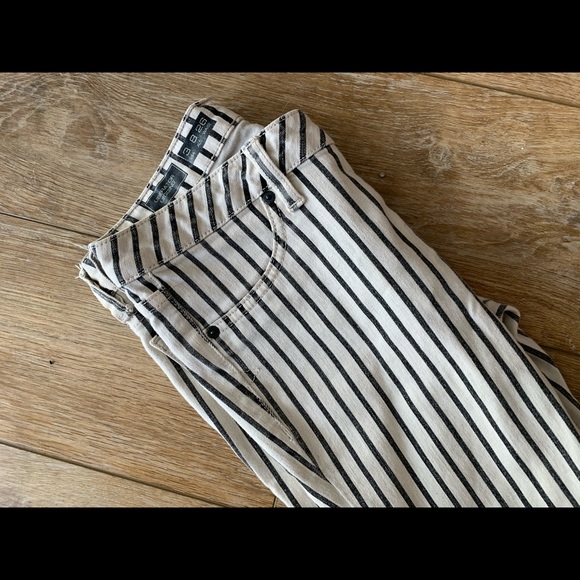 Volcom pants. - Picture 2 of 3